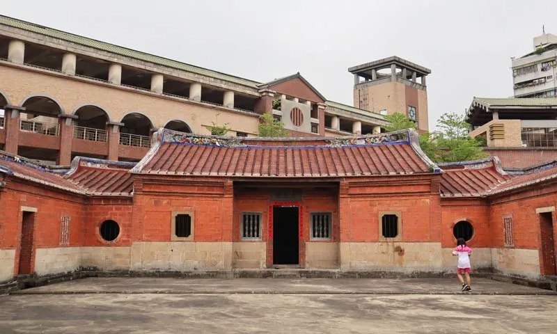 台北龍安國小裡的民宅古蹟！唯一保存於校園內黃宅濂讓居傳奇