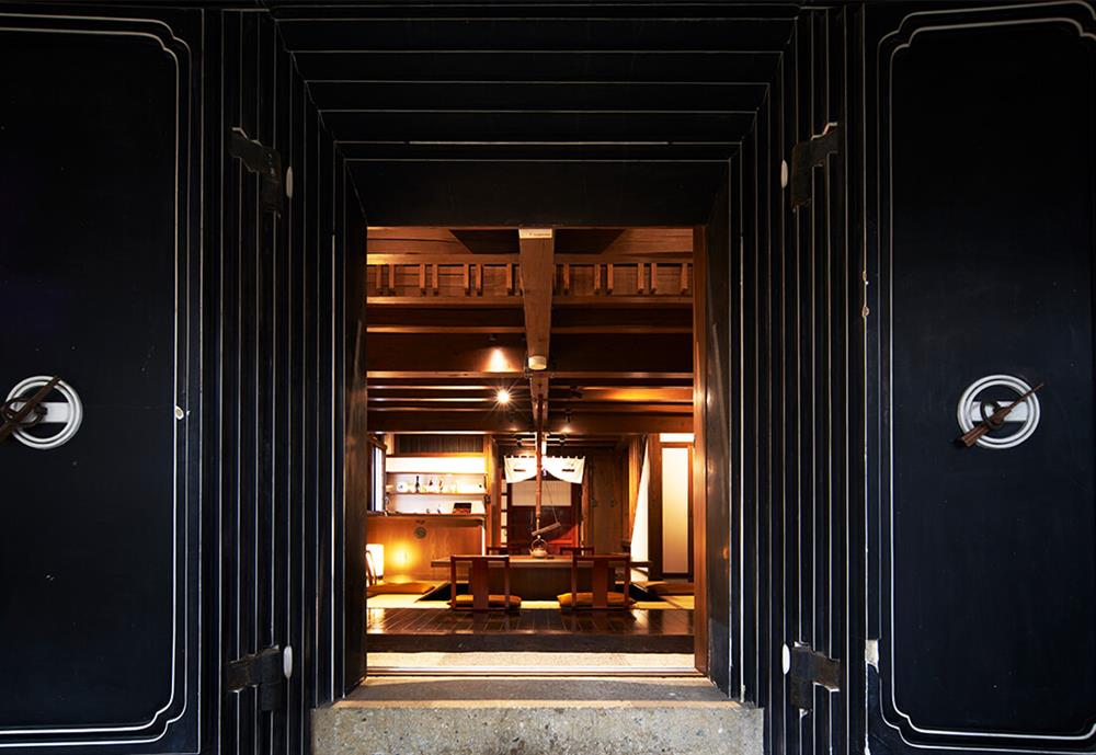 日本東北改建自武士倉庫的旅宿「和之居 角館」1