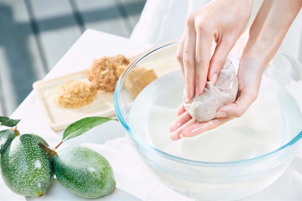 【虹夕諾雅 谷關 HOSHINOYA Guguan】沁心手洗愛玉 手部特寫 (2)