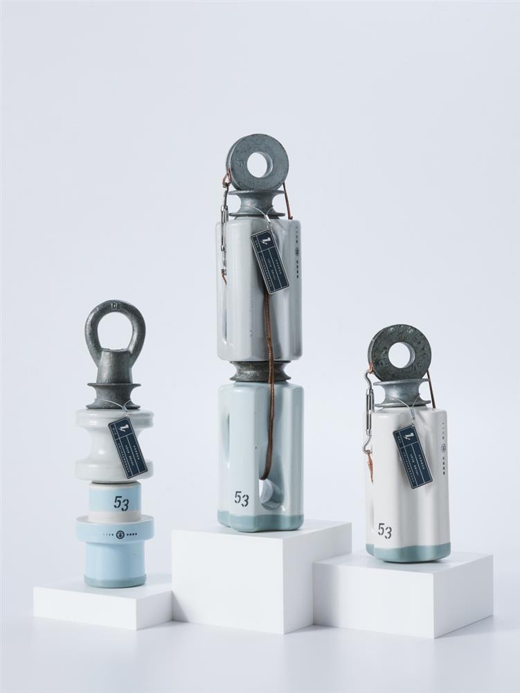 台電退役材料變身美感獎盃