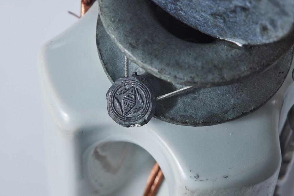 台電退役材料變身美感獎盃