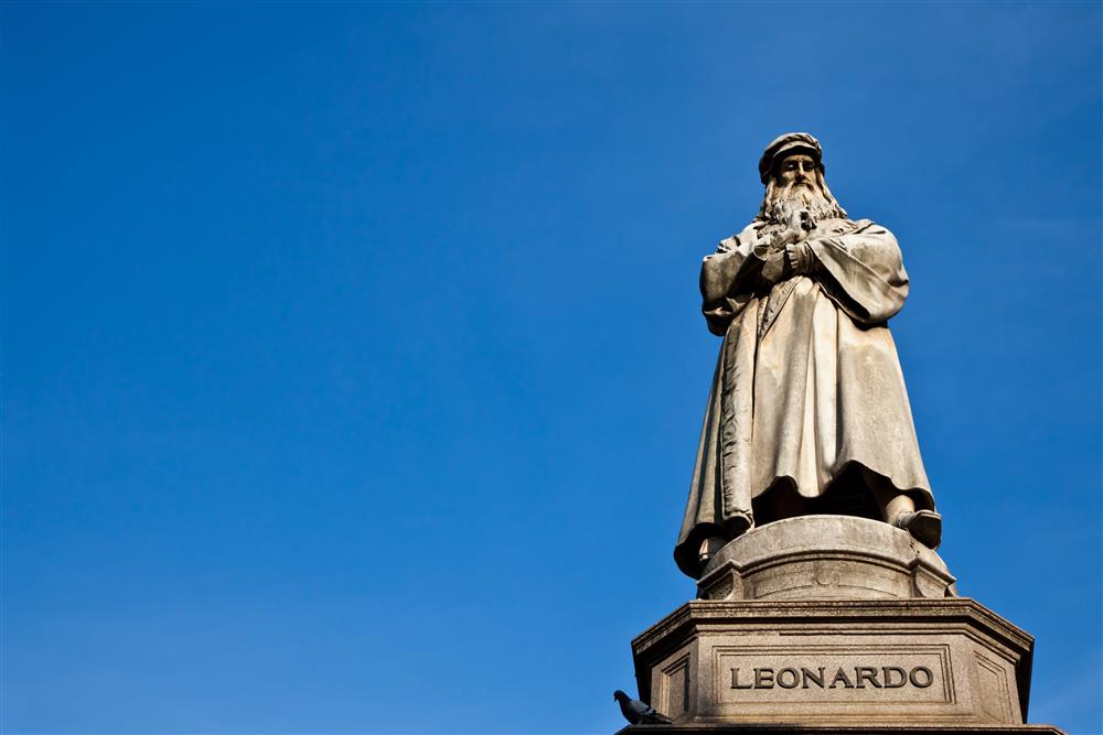 Leonardo statua (1)