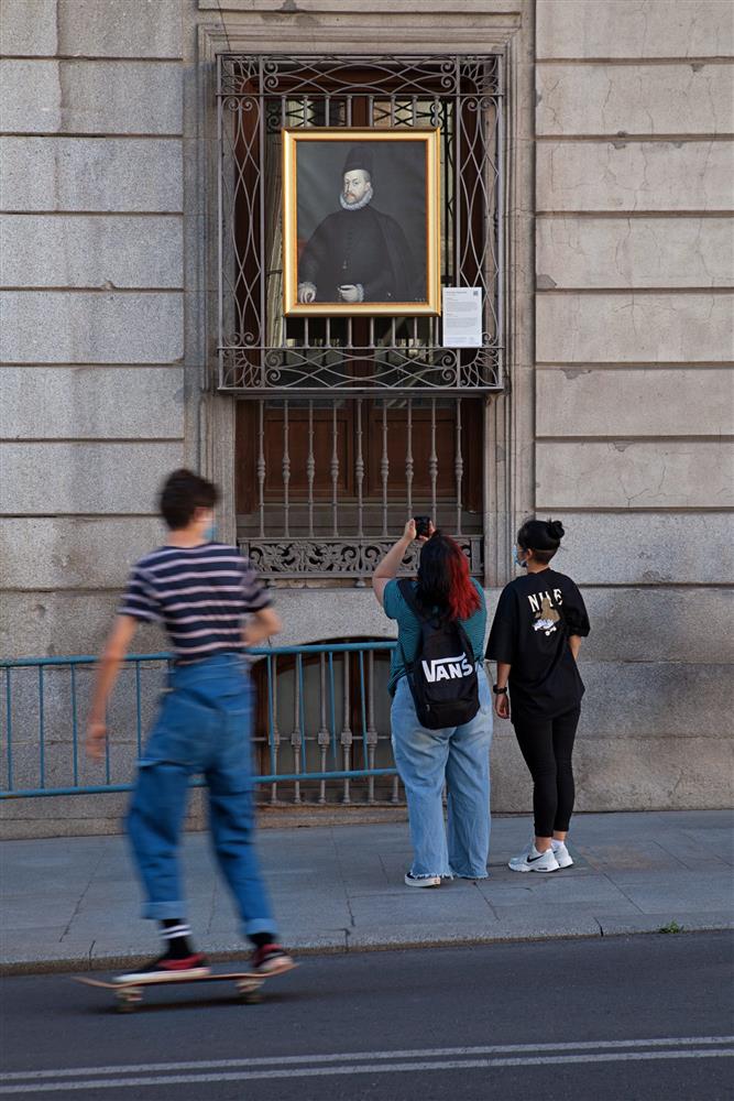 西班牙馬德里普拉多美術館將名作複製畫搬到戶外03