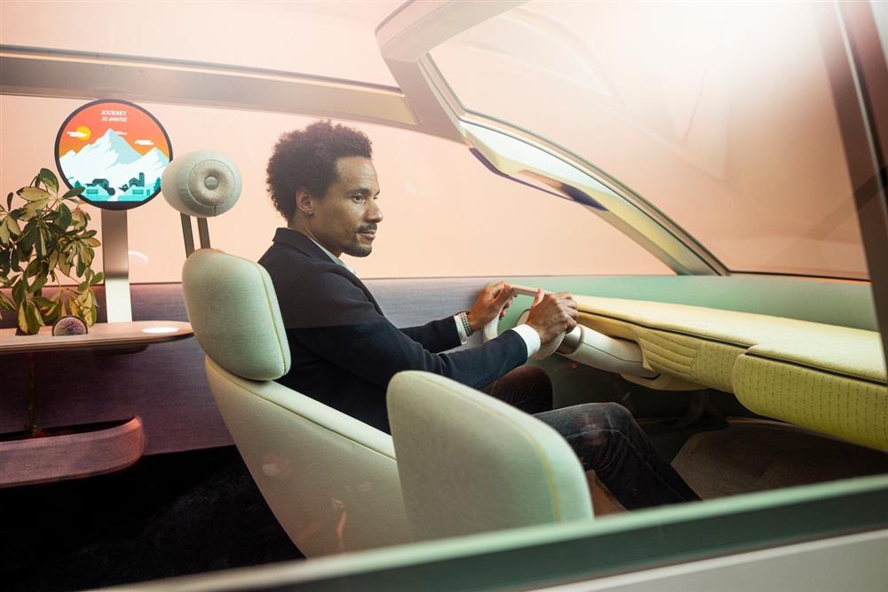 P90427159_lowRes_oliver-heilmer-head-