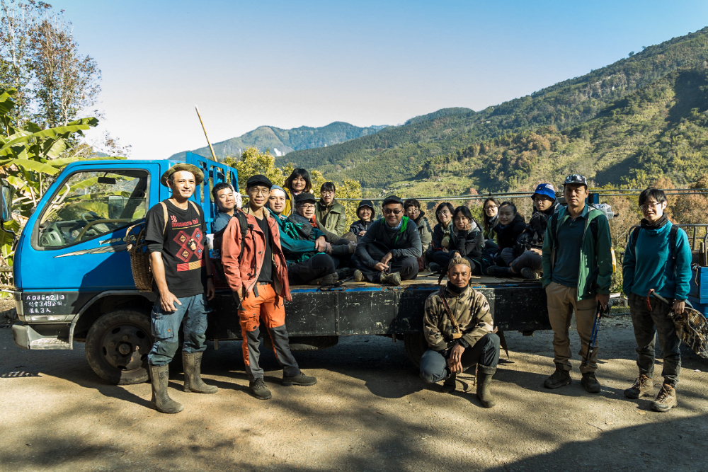 策展人龔卓軍爬山_03