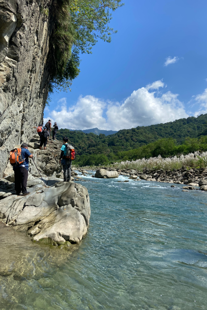 策展人龔卓軍爬山_04