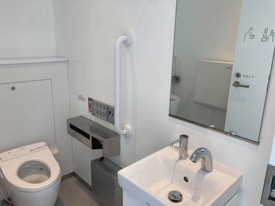 佐藤可士和設計「THE TOKYO TOILET」計畫中的「WHITE」公共廁所5_22