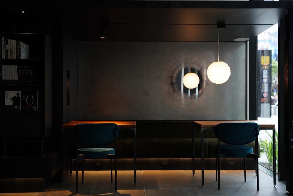 本事空間製作所操刀台中冉冉茶事1分享桌