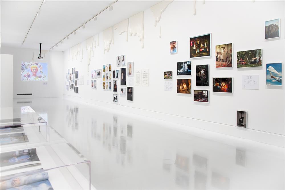 1Tim Walker特展-第一展區-職涯作品回顧 (1) 1Tim Walker特展-第一展區-職涯作品回顧 (1)