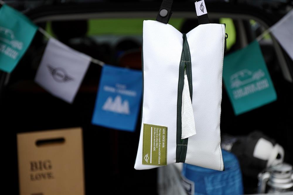 [新聞圖片四] MINI品味生活隨行組每組義賣價500元(數量有限，售完為止)。