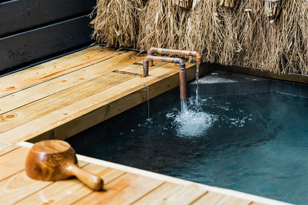 新北烏來泡湯新選擇「馥森阪治Trio」！揉合泰雅族文化、永續概念的秘境之湯