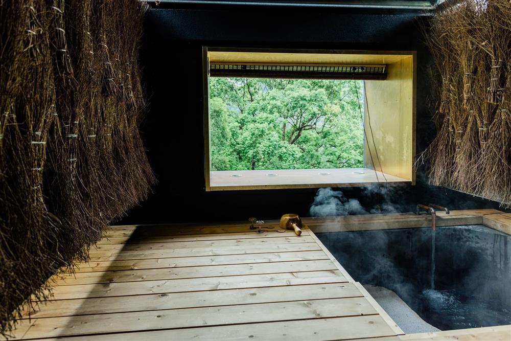 新北烏來泡湯新選擇「馥森阪治Trio」！揉合泰雅族文化、永續概念的秘境之湯