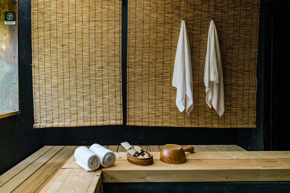 新北烏來泡湯新選擇「馥森阪治Trio」！揉合泰雅族文化、永續概念的秘境之湯