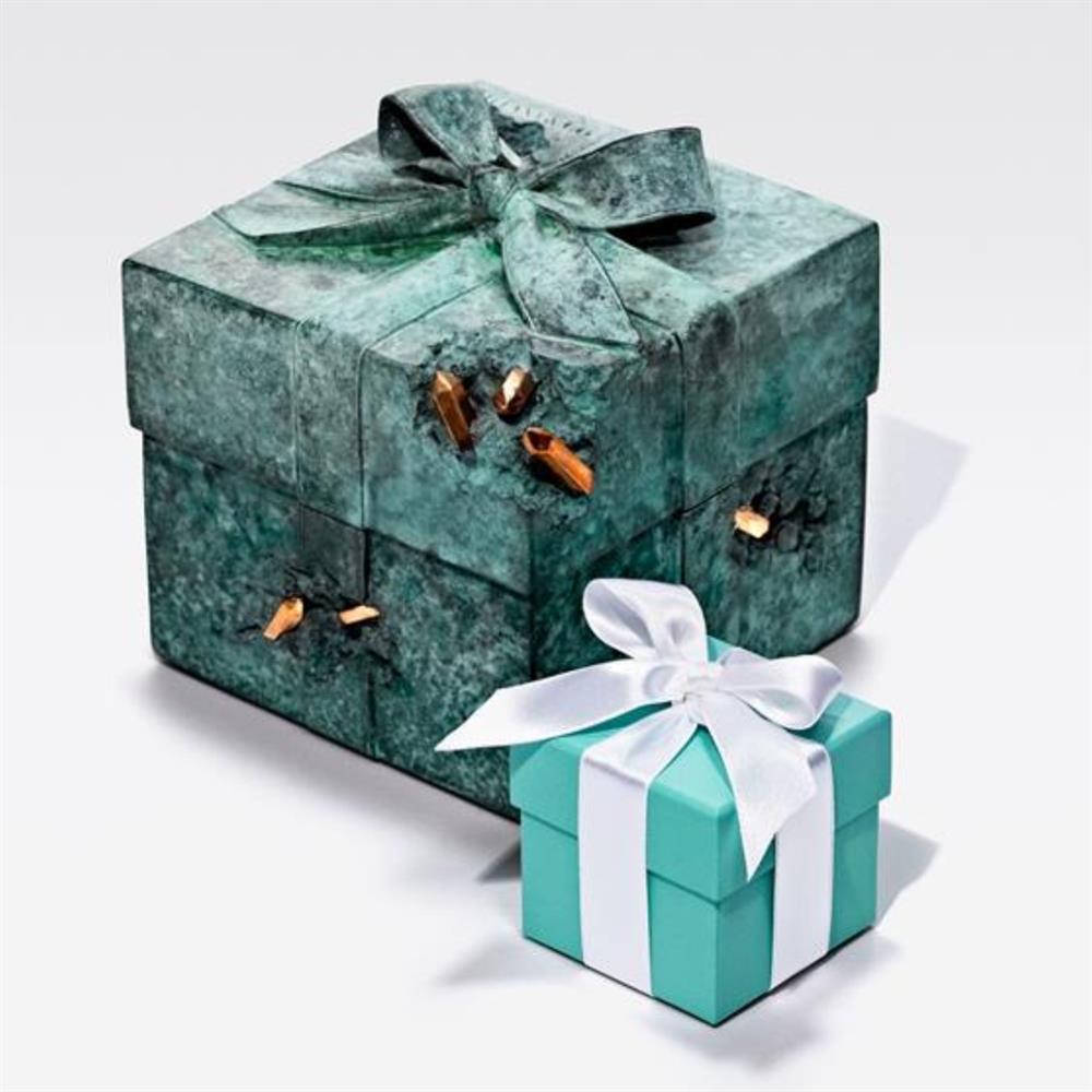 Tiffany攜手藝術家Daniel Arsham推限量雕塑!經典夢幻藍盒披上頹廢感新裝 Tiffany攜手藝術家Daniel Arsham推限量雕塑!經典夢幻藍盒披上頹廢感新裝