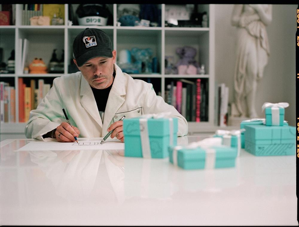 Tiffany攜手藝術家Daniel Arsham推限量雕塑!經典夢幻藍盒披上頹廢感新裝 Tiffany攜手藝術家Daniel Arsham推限量雕塑!經典夢幻藍盒披上頹廢感新裝