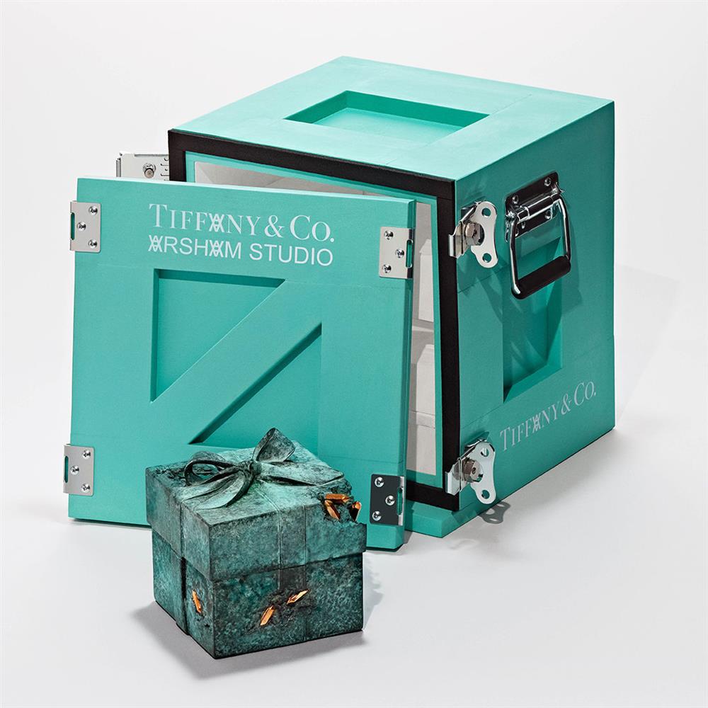 Tiffany攜手藝術家Daniel Arsham推限量雕塑!經典夢幻藍盒披上頹廢感新裝 Tiffany攜手藝術家Daniel Arsham推限量雕塑!經典夢幻藍盒披上頹廢感新裝