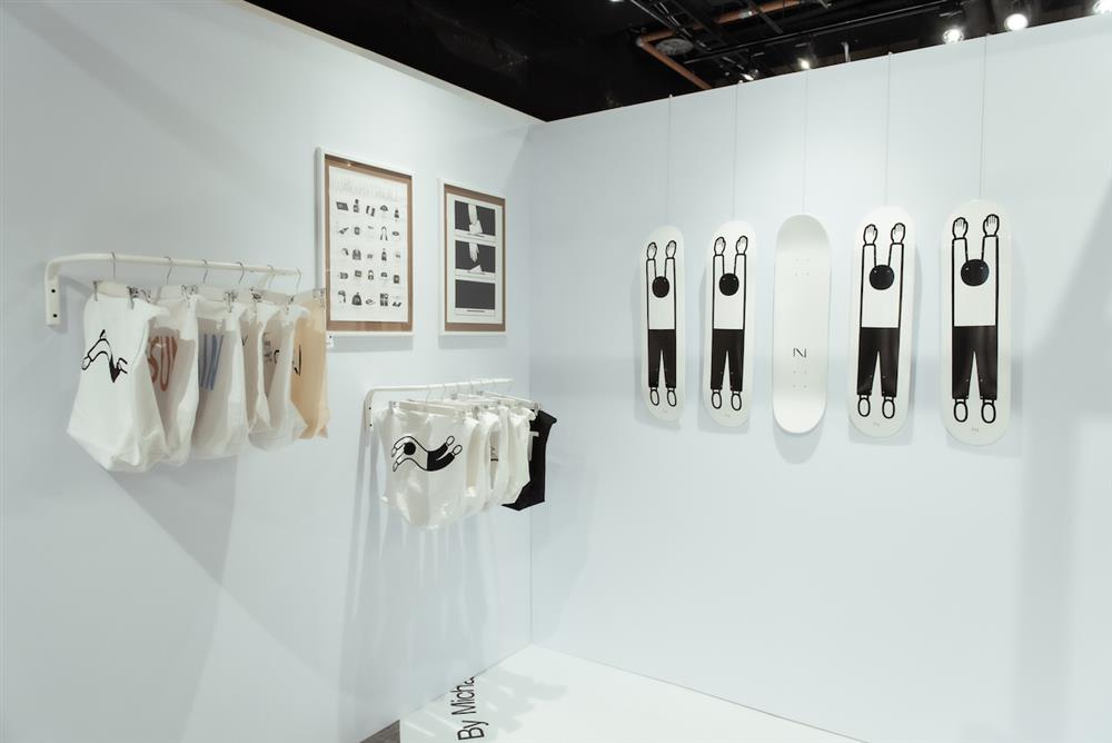 附圖4. 誠品生活expo｜首度亮相Noritake全新商品「成長男孩」—GROWN主題滑板，彷彿趴在地上的黑白小人插畫，讓穿梭都市滑行的板哥板妹更能展現「很Chill」的生活姿態。