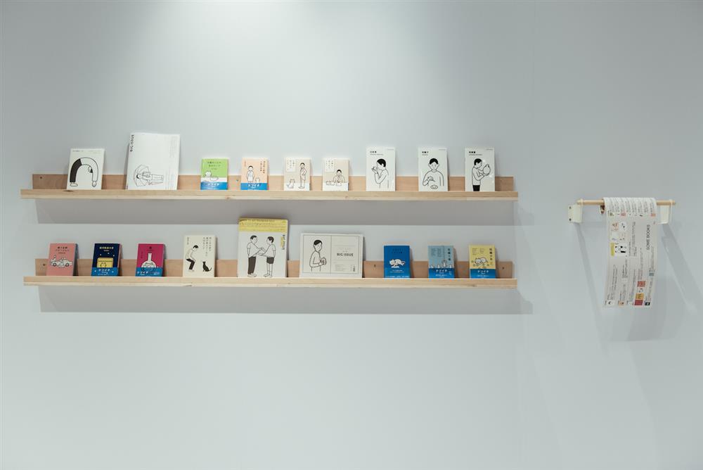 附圖6. 誠品生活expo｜此次主題展精選展示9幅絹版印刷原畫、17件經典出版品、絕版品設計，以及探頭男孩各種姿態系列筆記本、帆布袋等日常好感用具逾300件。 (1)