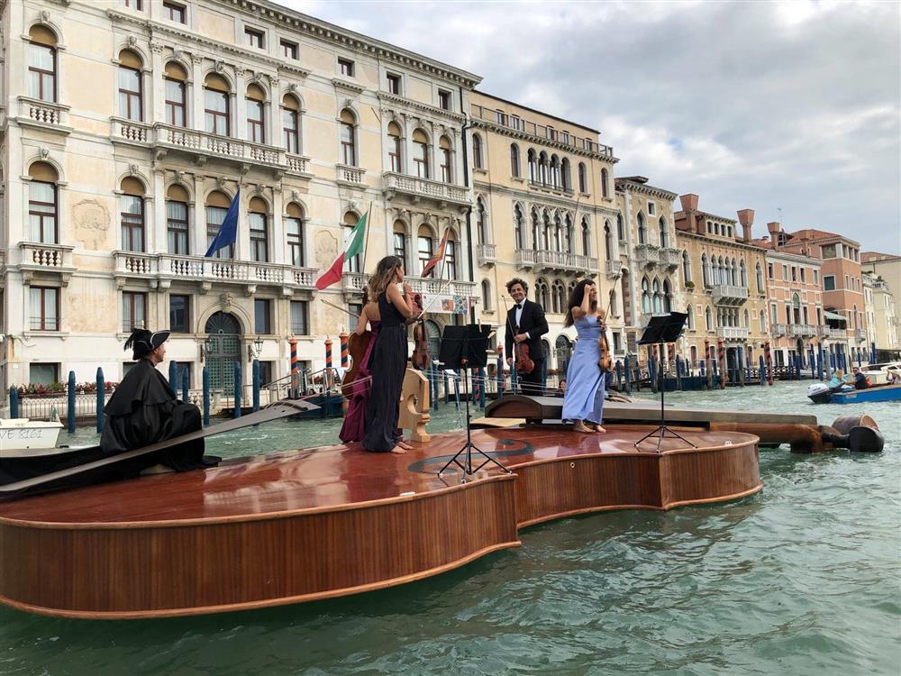 意大利威尼斯小提琴船Noah’s Violin