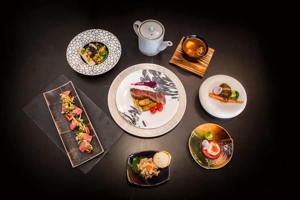 每一道鷹料理，結合美式豪邁風格與日式精緻思維，提供客製化私廚服務