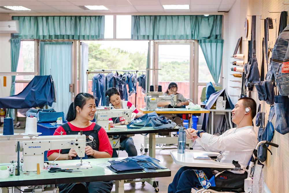 Story Wear X 看見.齊柏林基金會聯名系列「為海洋發聲的故事衣」 Story Wear X 看見.齊柏林基金會聯名系列「為海洋發聲的故事衣」