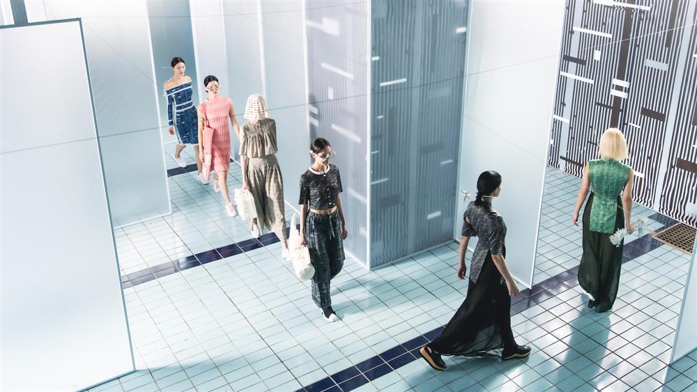 APUJAN2022春夏時裝系列 迷宮喧囂 於倫敦時裝周數位發表 (36)