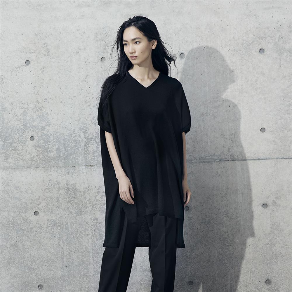 女裝 UNIQLO x Theory 3D織法精紡美麗諾長上衣 (五分袖) _NT$1990_穿搭圖 女裝 UNIQLO x Theory 3D織法精紡美麗諾長上衣 (五分袖) _NT$1990_穿搭圖