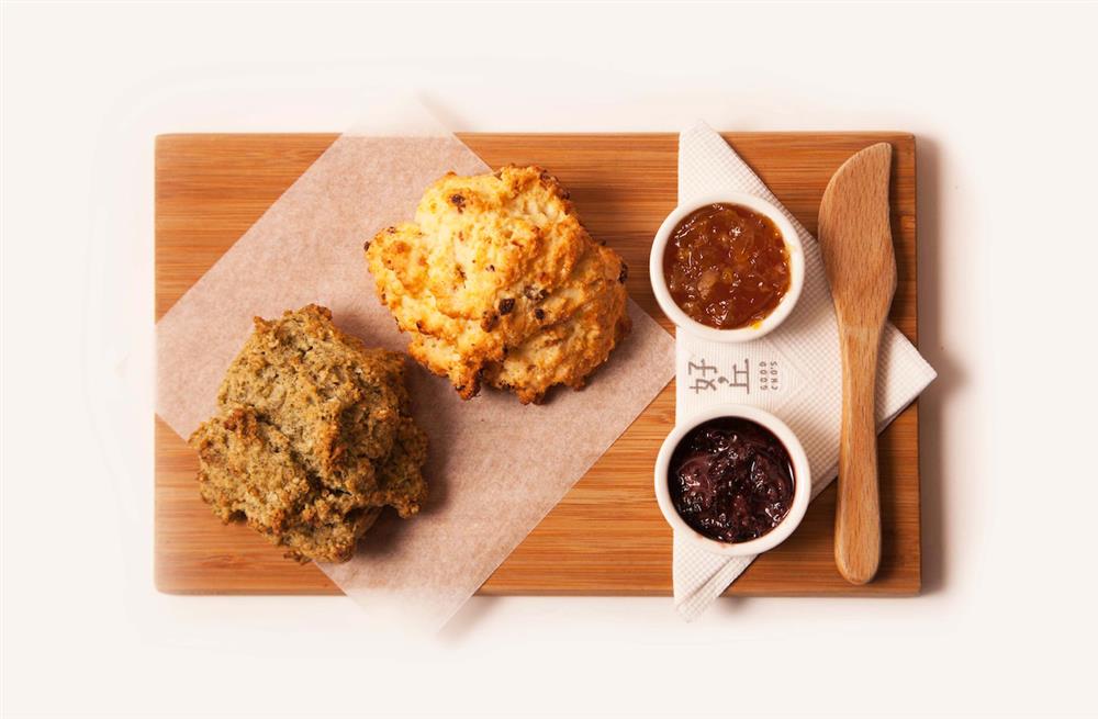 「每日司康組合」外酥內軟的司康散發奶油香氣，搭配精選在地果醬無疑是午茶絕配