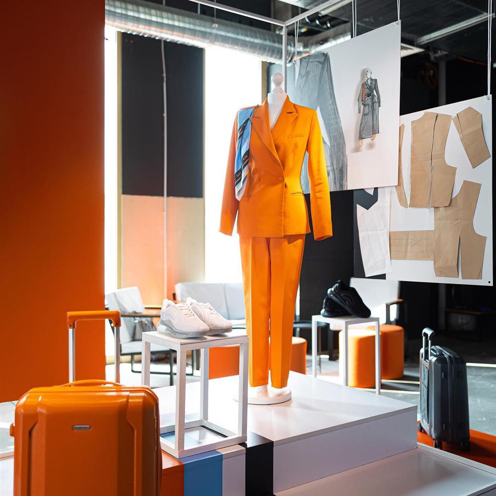 烏克蘭SkyUp航空女性空服員制服3 烏克蘭SkyUp航空女性空服員制服3