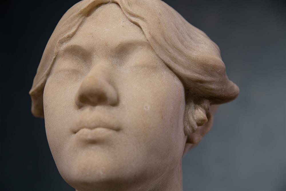 07.  黃土水，《甘露水》局部，1921，大理石，80x40x175cm，文化部典藏©黃邦銓、林君昵，提供｜北師美術館