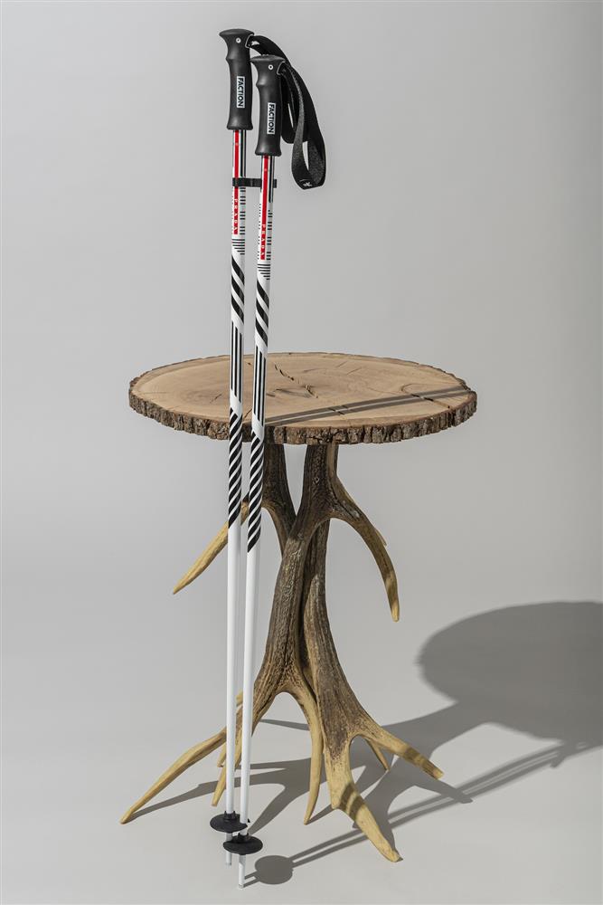 【獨家】PRADA Linea Rossa 鋁質滑雪杖【與Faction 合作】$12,000 (2)