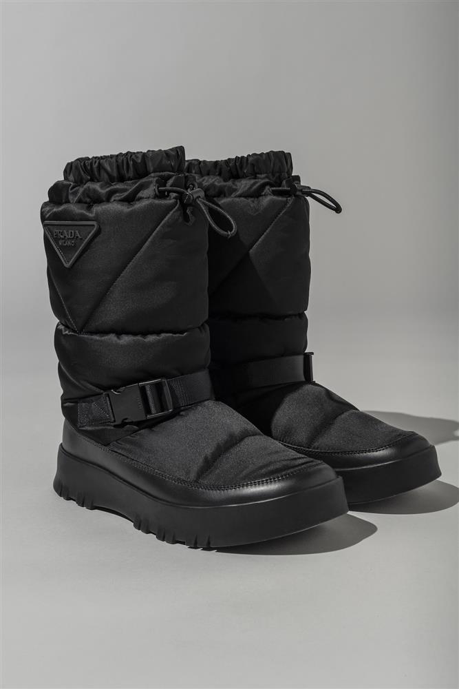 【獨家】PRADA 再生尼龍華達呢雪靴 $50,000 (2)