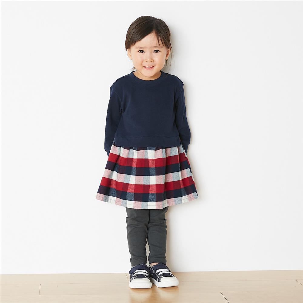 幼兒有機棉法蘭絨拼接洋裝，599元：使用較粗的棉質織線，以起毛加工增加布料溫暖的觸感。使用有機棉製成。