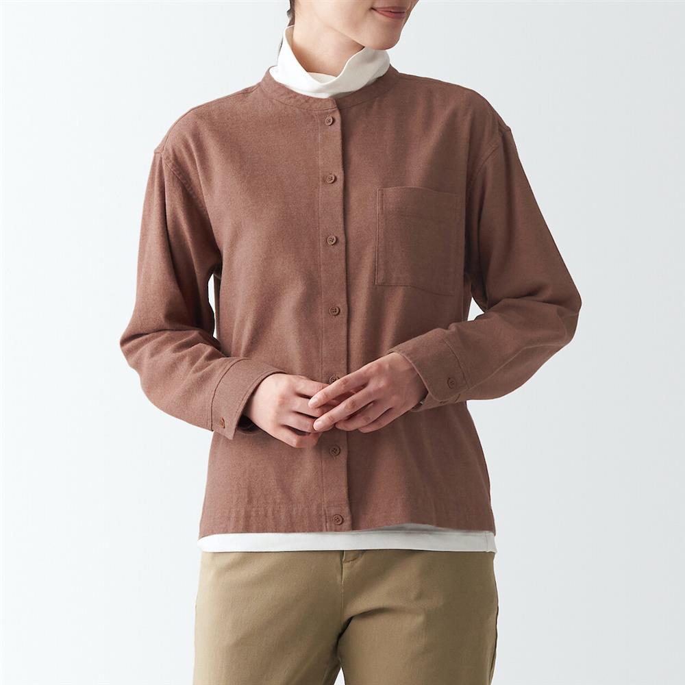 女有機棉法蘭絨立領襯衫，599元：使用雙紗線，施以起毛加工增加布料溫暖的觸感。使用有機棉製成。