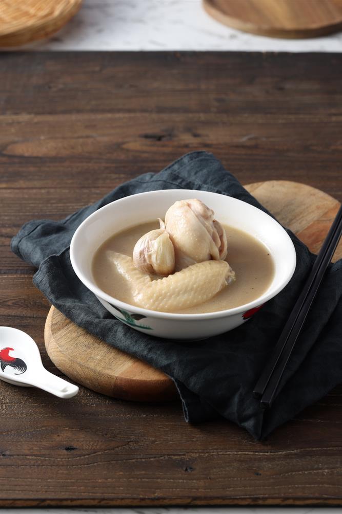 燉鮮雞肉骨茶 200元 套餐240元