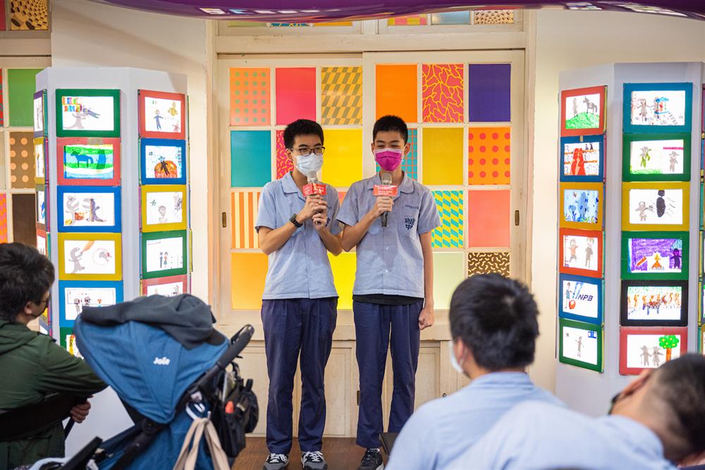 建成國中館校作品《偶的網紅世界》