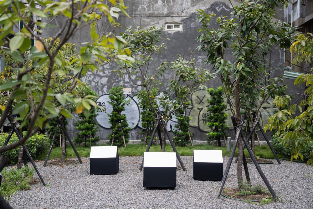 鍾秉宏《Love is to Stay Home》 (1)