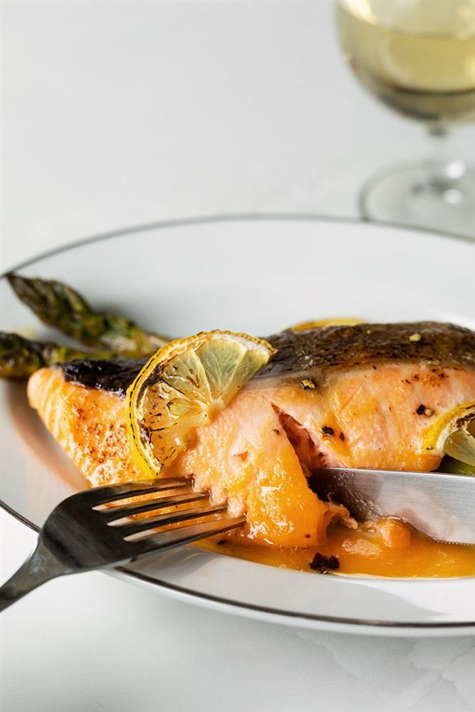 體驗服務顧問(EA)的創意料理：香烤蘆筍鮭魚 (2)