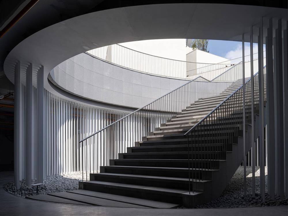 10_Shadow In Motion_03 10_Shadow In Motion_03