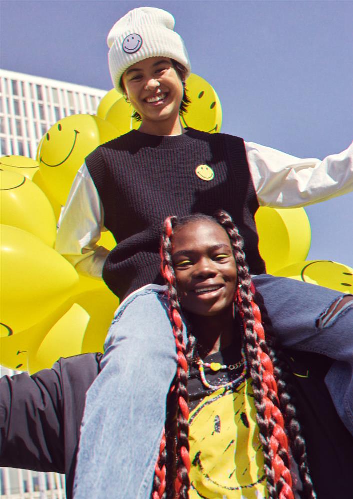 Smiley® x H_M聯名系列形象照 (3)