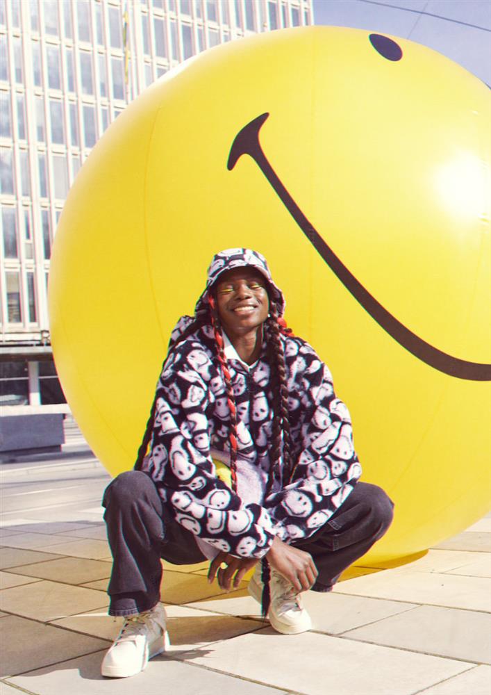 Smiley® x H_M聯名系列形象照 (1)