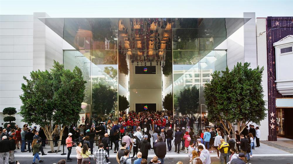 Apple_The-Grove_Store-Exterior_11192021