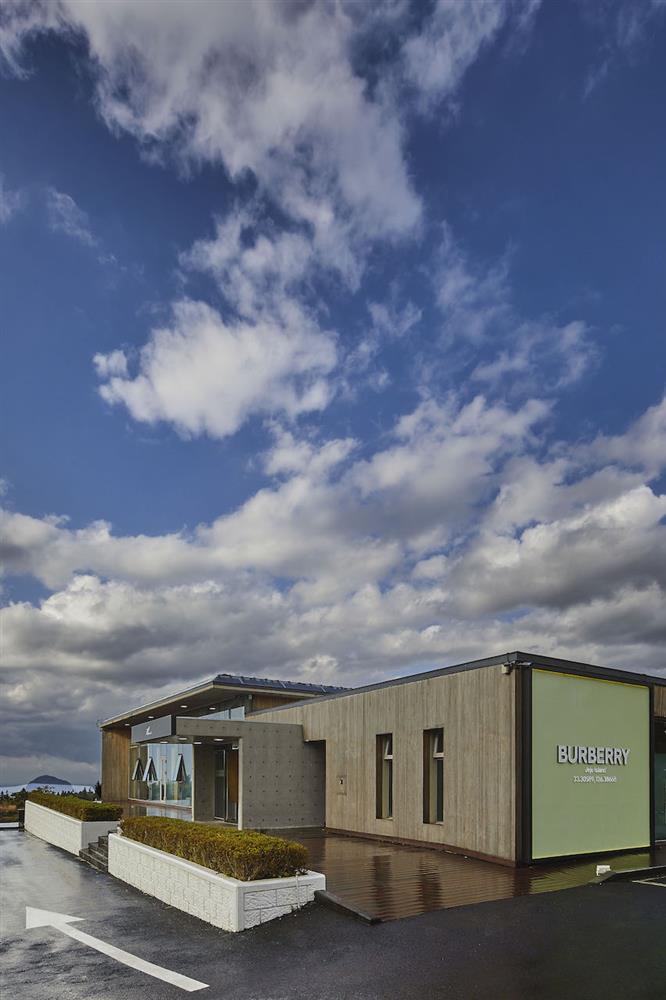 4x5 Imagined Landscapes Jeju - Retail Space_003