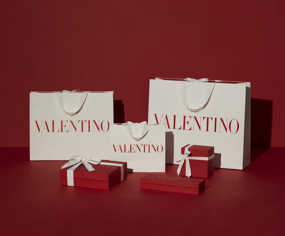 VALENTINO NEW BRAND IDENTITY PACKAGING (1) - Courtesy of Valentino VALENTINO NEW BRAND IDENTITY PACKAGING (1) - Courtesy of Valentino