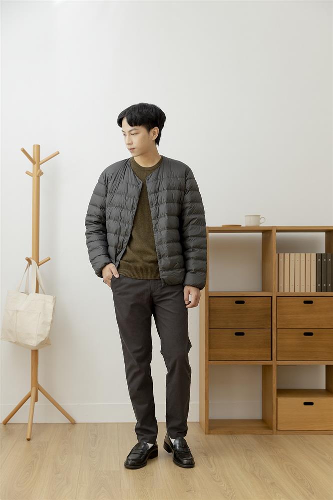 男輕量澳洲羽絨可攜式無領外套，1,399元：選用膨脹係數達750FP，並指定飼養和採取方式的澳洲羽絨。