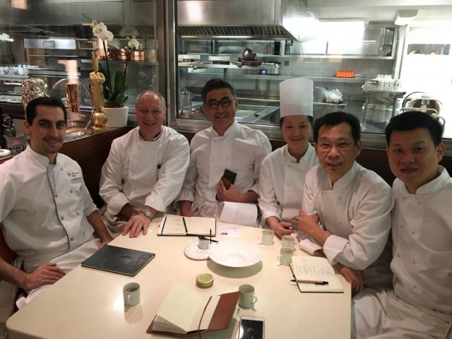 444 _ 簡天才創立THOMAS CHIEN Restaurant 後,每年定期邀請米其林主廚來台客座。 444 _ 簡天才創立THOMAS CHIEN Restaurant 後,每年定期邀請米其林主廚來台客座。