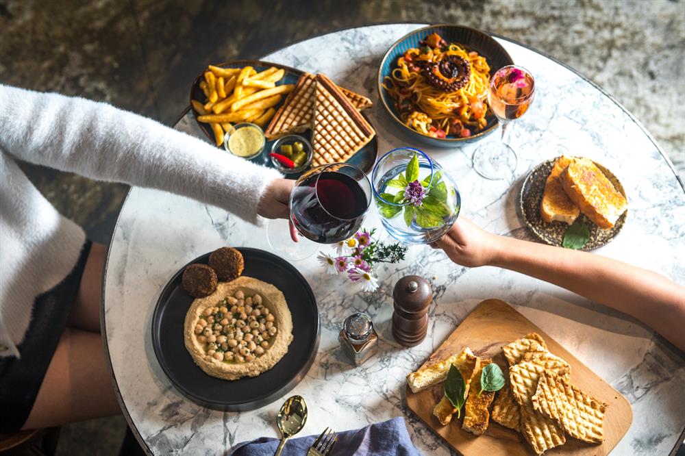 TOASTERiA CAFE讓地中海生活態度成為台灣的新選擇,未來將在PARK2草悟廣場為大眾帶來濃厚的地中海風情體驗。 TOASTERiA CAFE讓地中海生活態度成為台灣的新選擇,未來將在PARK2草悟廣場為大眾帶來濃厚的地中海風情體驗。