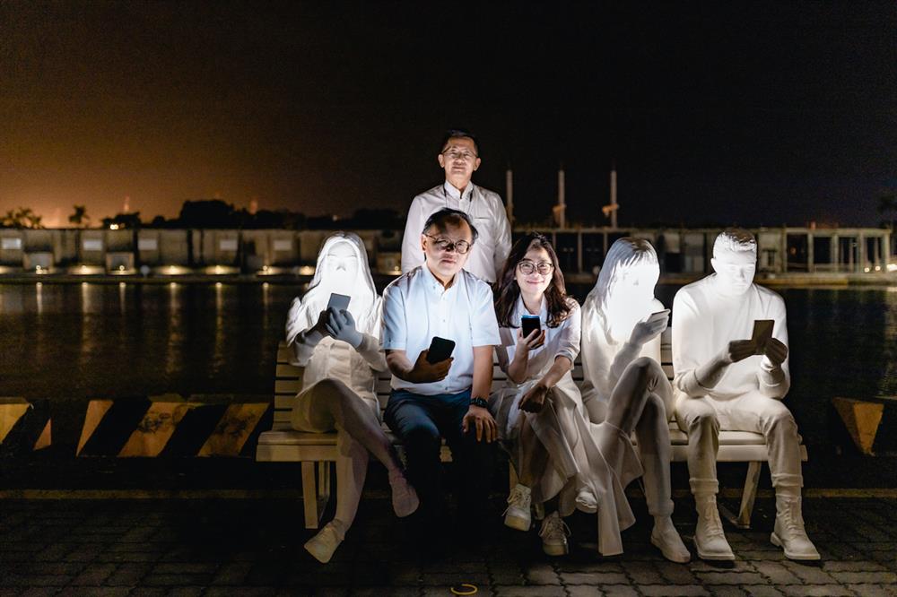 (通傳)「2022台灣燈會在高雄」首件作品周六登場，高雄市副市長史哲與郭添貴副祕書長、觀光局長周玲妏共同開箱測試燈光