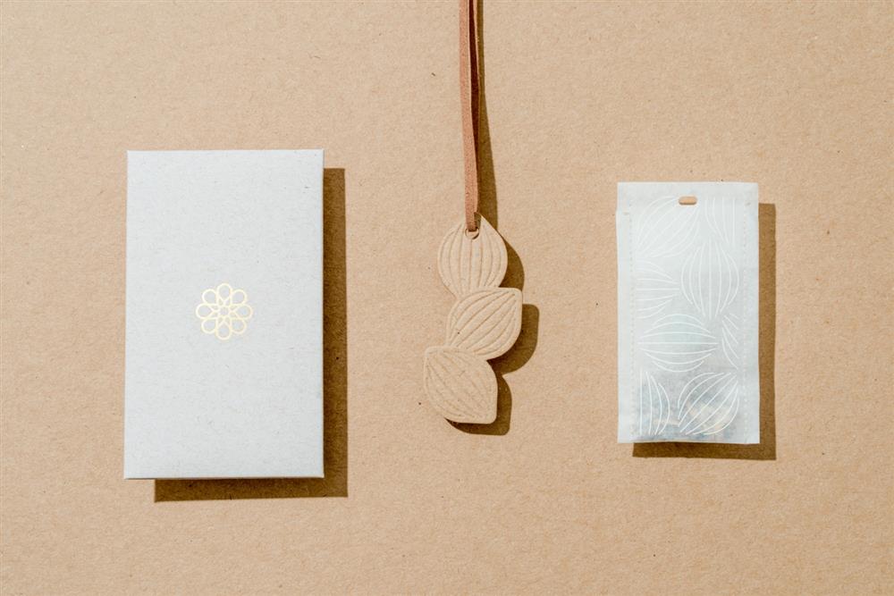 2021大稻埕神農香囊安神款，以果實種子的造型及紋理為造型，內有香卡作為擴香使用1(照片提供_台北迪化商圈發展促進會 攝影_Kris Kang)