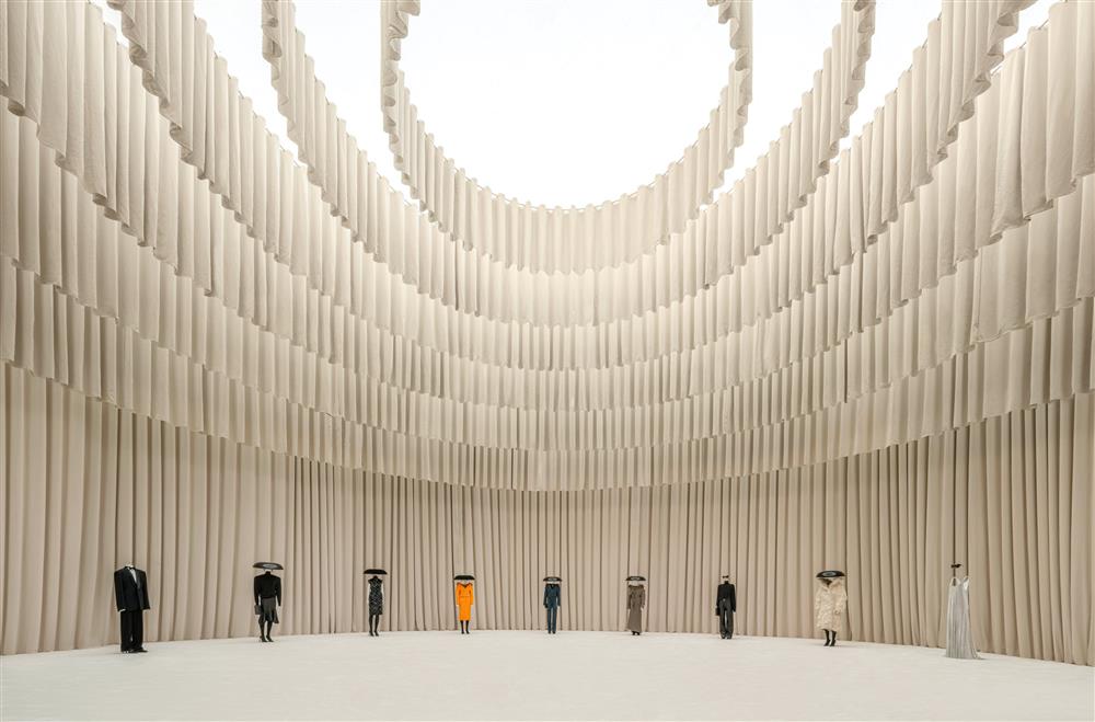 1637767285-1637748958-balenciaga-50th-couture-special-china-lofficielitalia4